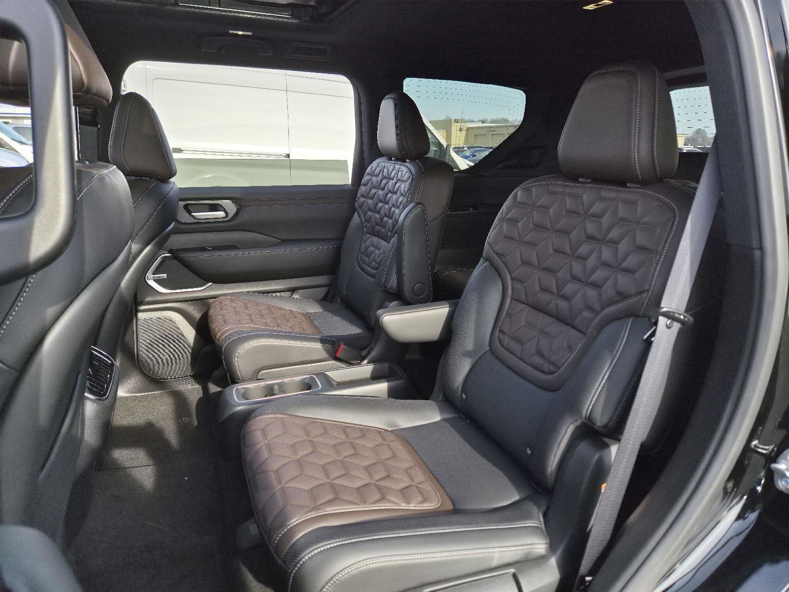 New 2025 Nissan Armada Platinum Reserve image 11