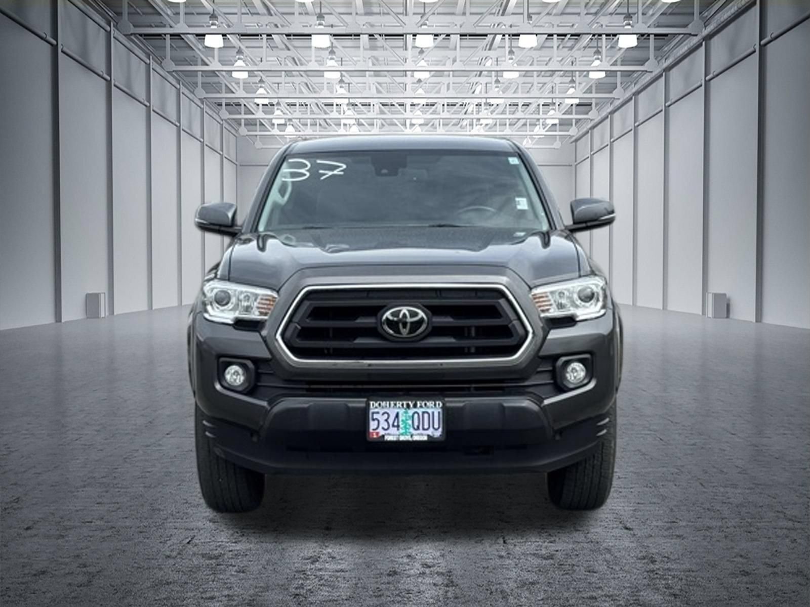 Used 2022 Toyota Tacoma SR5 AWD/4WD image 9