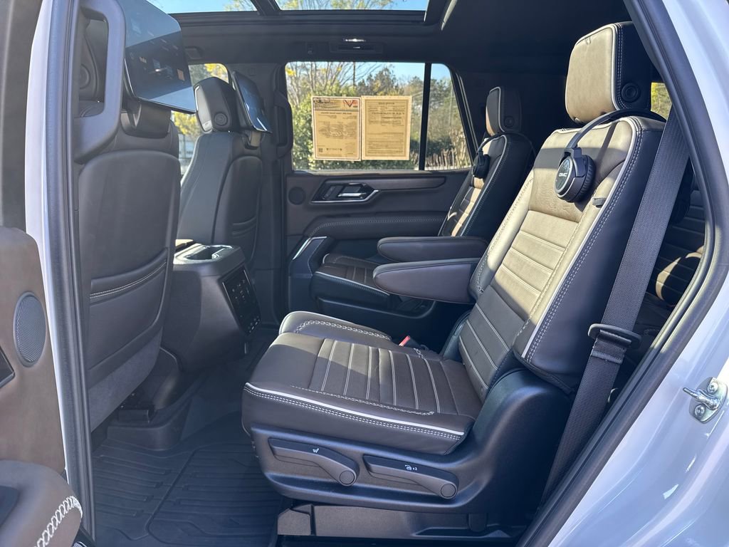 Used 2025 GMC Yukon Denali Ultimate w/ LPO, Floor Liner Package image 29