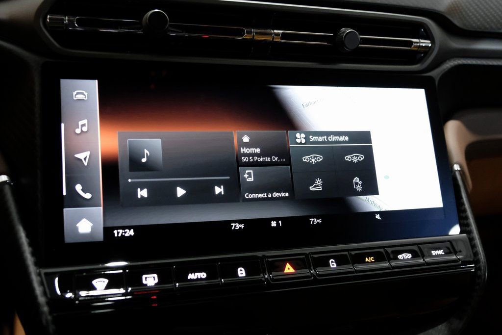 Used 2025 Aston Martin Vanquish RWD image 19