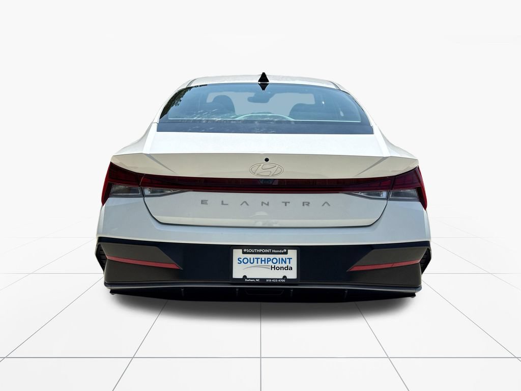 Used 2025 Hyundai Elantra SEL FWD image 7