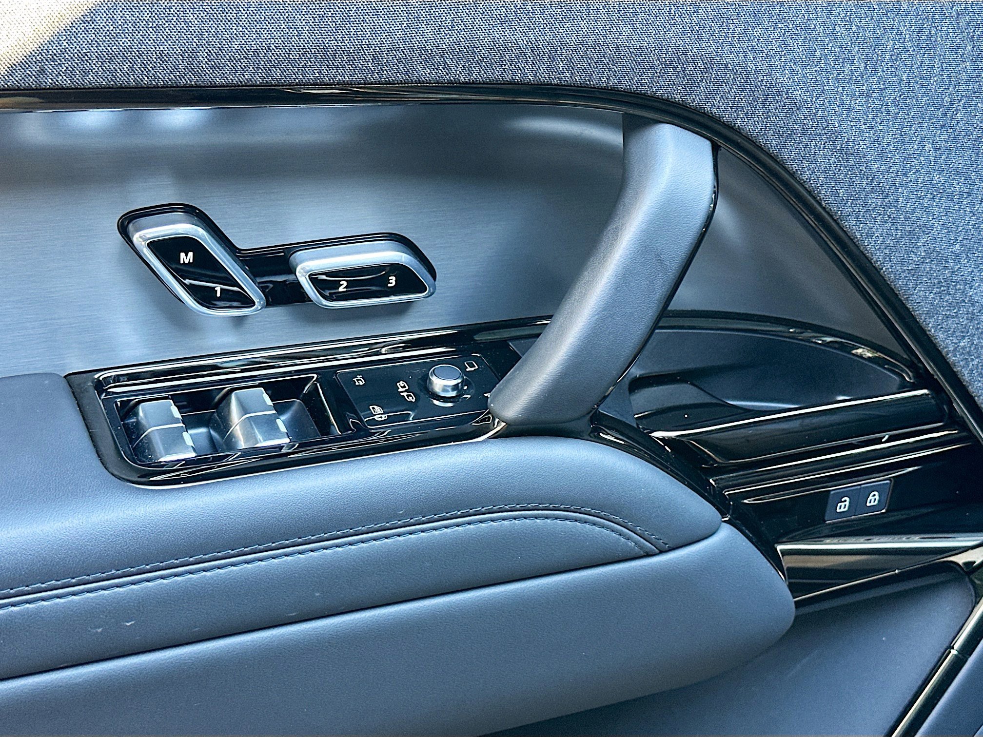 Used 2025 Land Rover Range Rover Sport Dynamic SE image 18