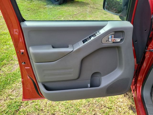 Used 2016 Nissan Frontier SV w/ SV Value Truck Package AWD/4WD image 8