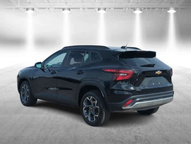 Used 2025 Chevrolet Trax LT FWD image 6