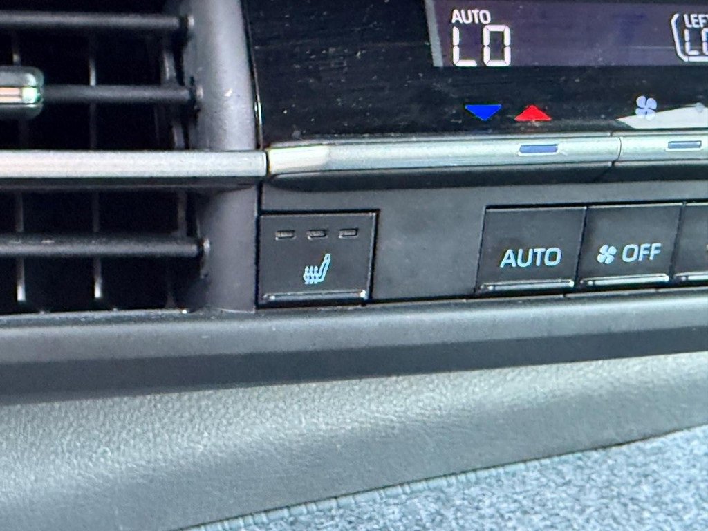 Certified 2021 Toyota Sienna XSE image 25