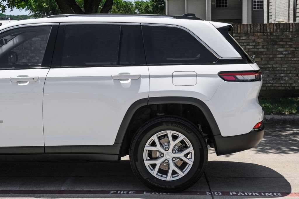 Used 2023 Jeep Grand Cherokee Limited w/ Luxury Tech Group II AWD/4WD image 22