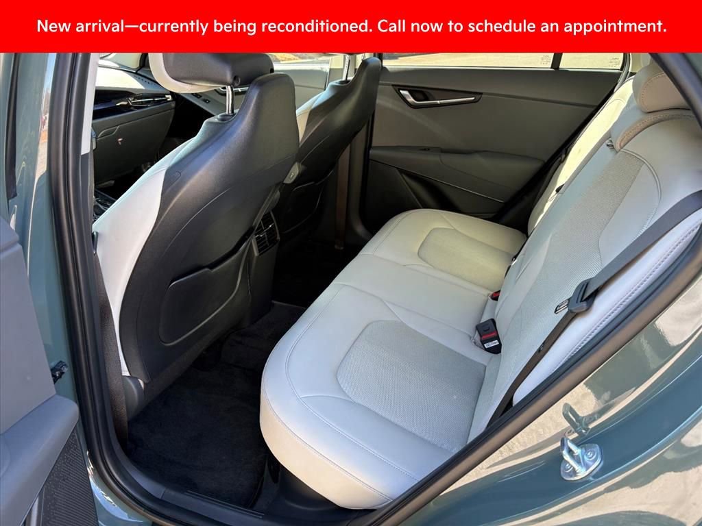 Used 2025 Kia Niro EX image 21