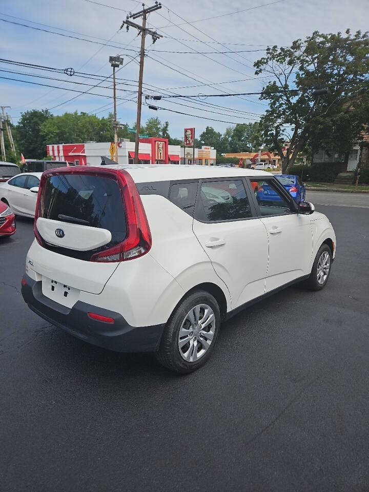 Used 2021 Kia Soul LX FWD image 4
