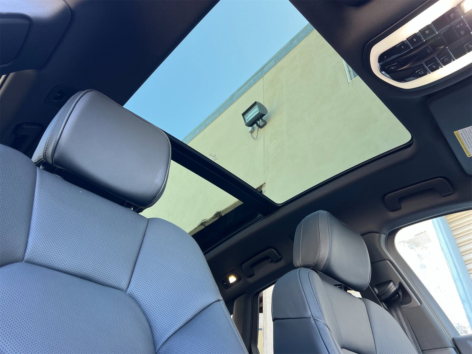 Used 2025 Porsche Macan image 19