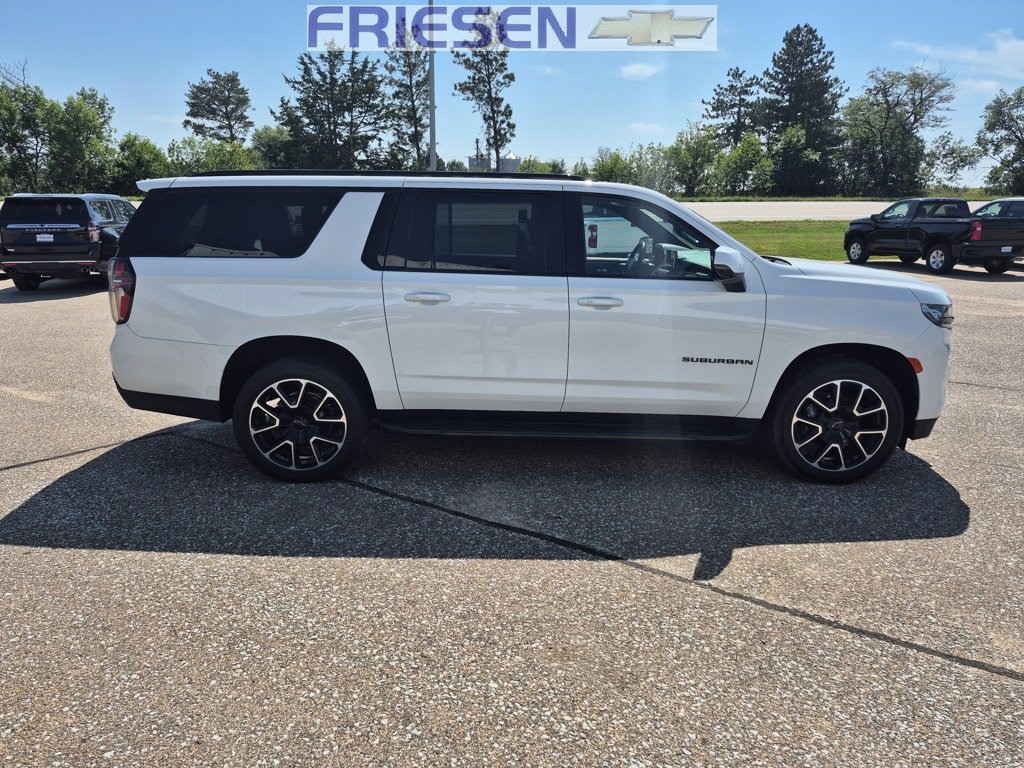 Used 2022 Chevrolet Suburban RST w/ Luxury Package image 7