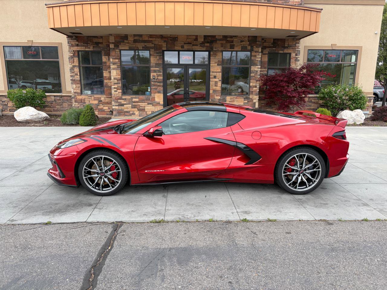 Used 2024 Chevrolet Corvette Stingray Preferred Cpe w/ Z51 Performance Package RWD image 2