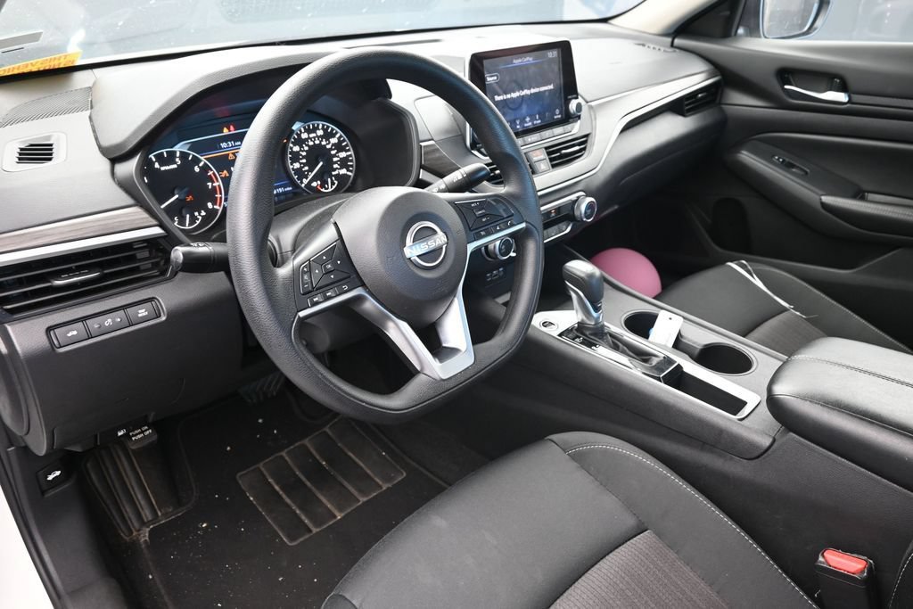 Used 2025 Nissan Altima 2.5 SV FWD image 18