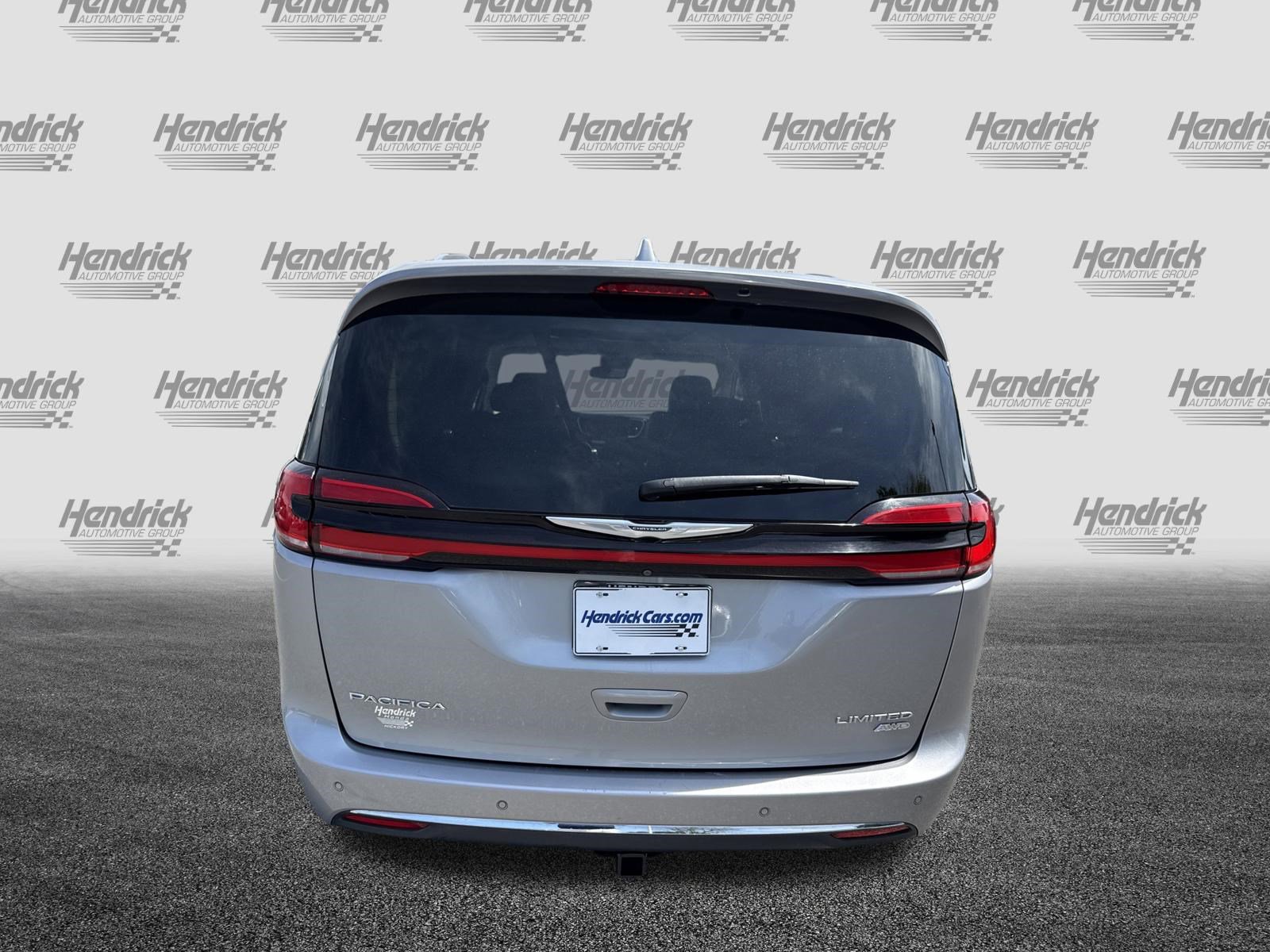 Used 2021 Chrysler Pacifica Limited AWD/4WD image 9