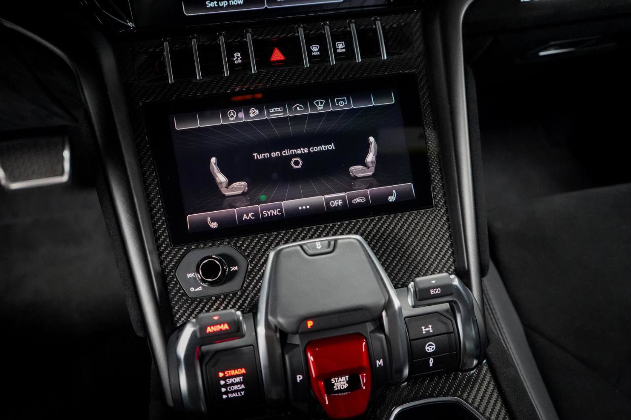 Used 2023 Lamborghini Urus Performante AWD/4WD image 26