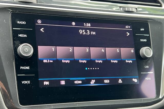 Certified 2022 Volkswagen Tiguan SE FWD image 18