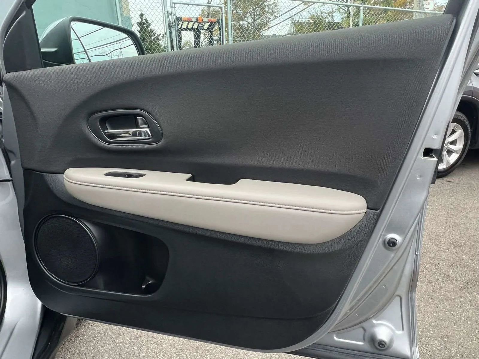 Used 2019 Honda HR-V LX image 9