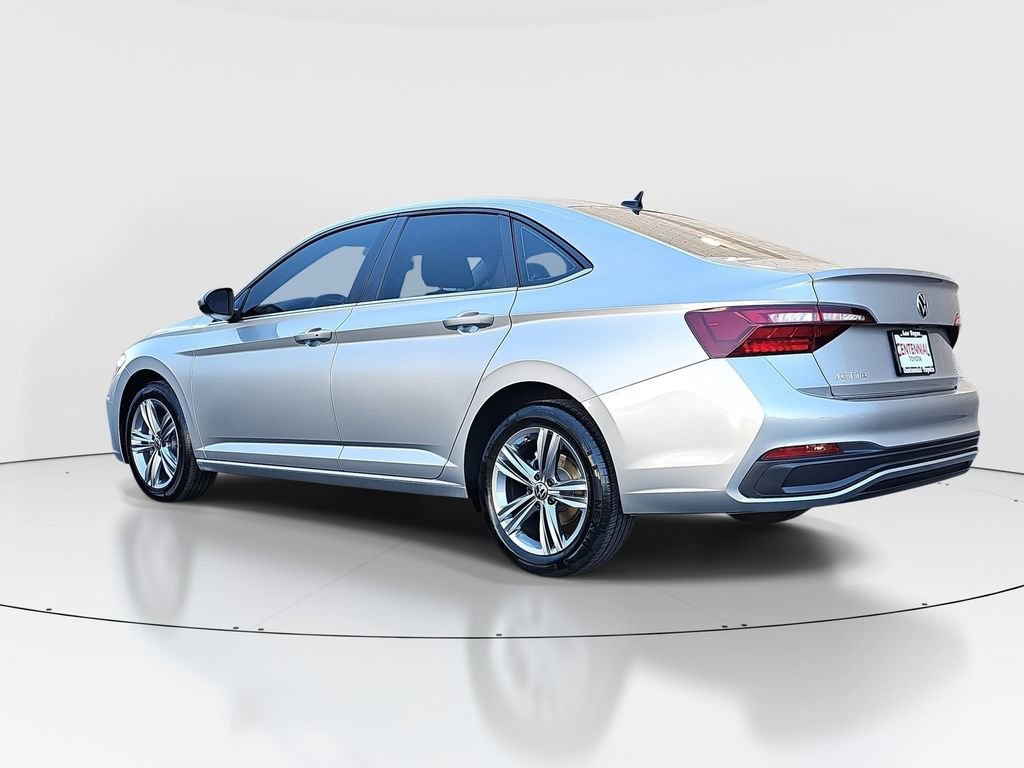 Used 2024 Volkswagen Jetta SE image 7