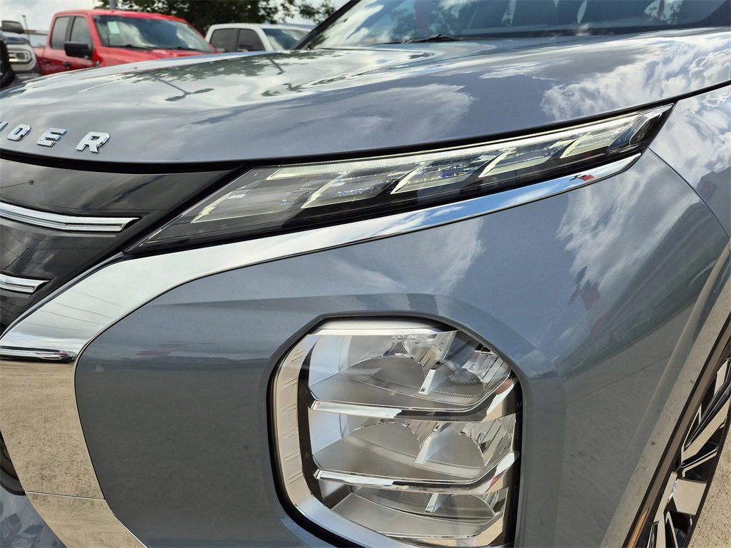 New 2025 Mitsubishi Outlander SEL image 29