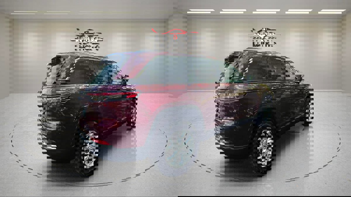 Used 2023 Jeep Grand Cherokee Limited image 5