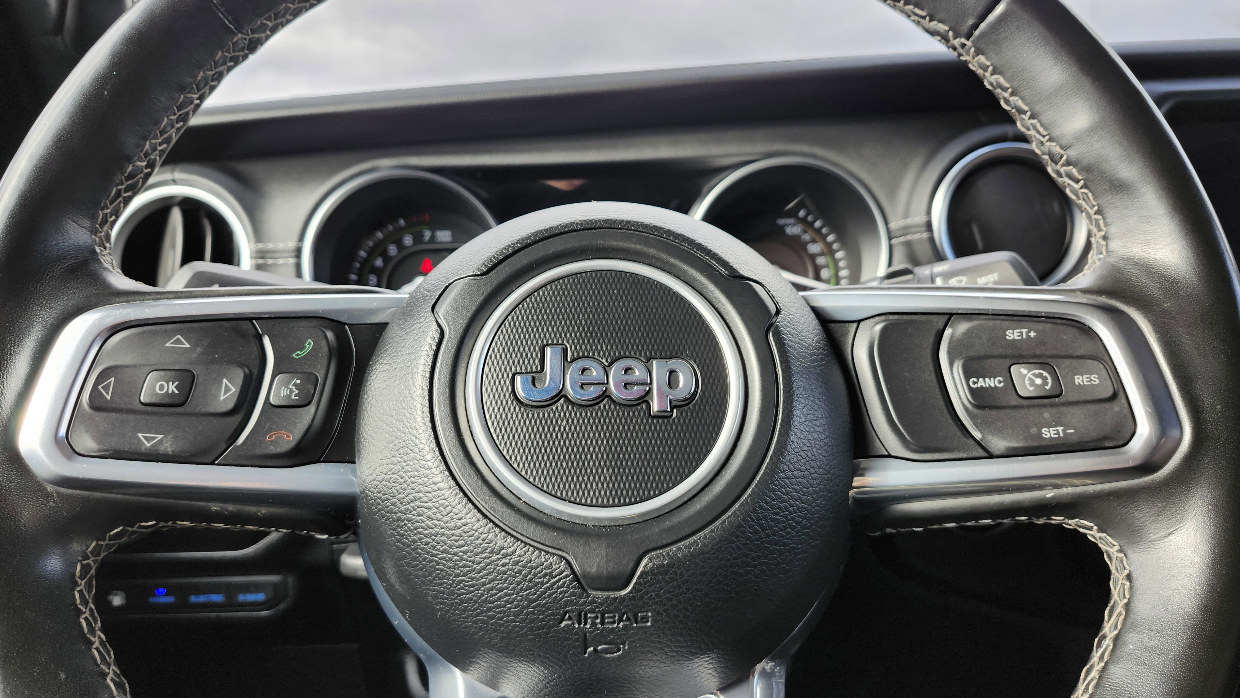 Used 2021 Jeep Wrangler Unlimited Sahara w/ Cold Weather Group image 30