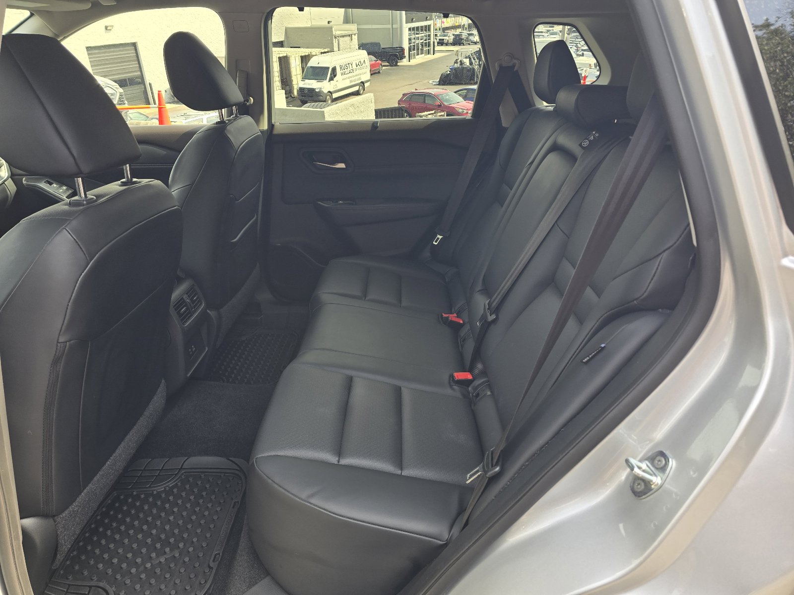 Used 2023 Nissan Rogue SV w/ SV Premium B Package image 10