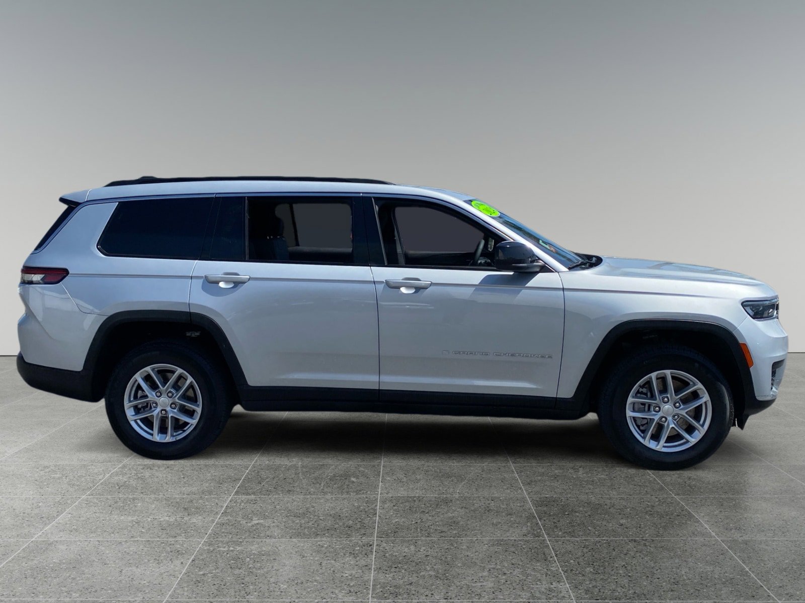 Used 2024 Jeep Grand Cherokee L Laredo RWD image 6