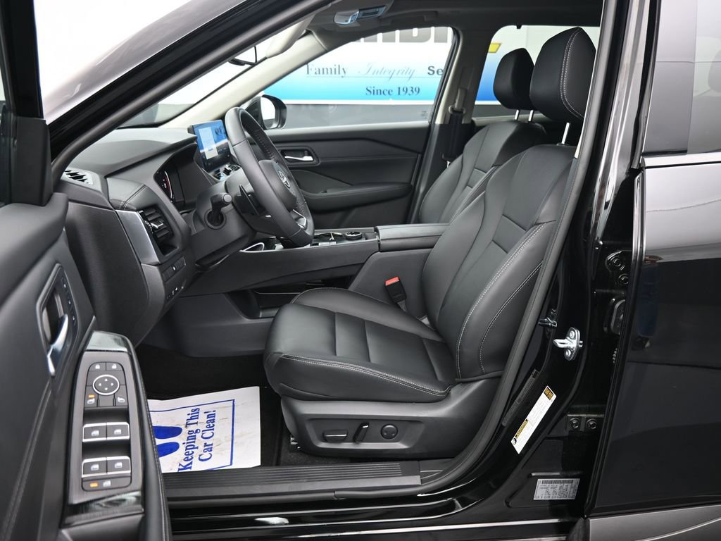 Used 2024 Nissan Rogue SL w/ SL Premium Package image 13