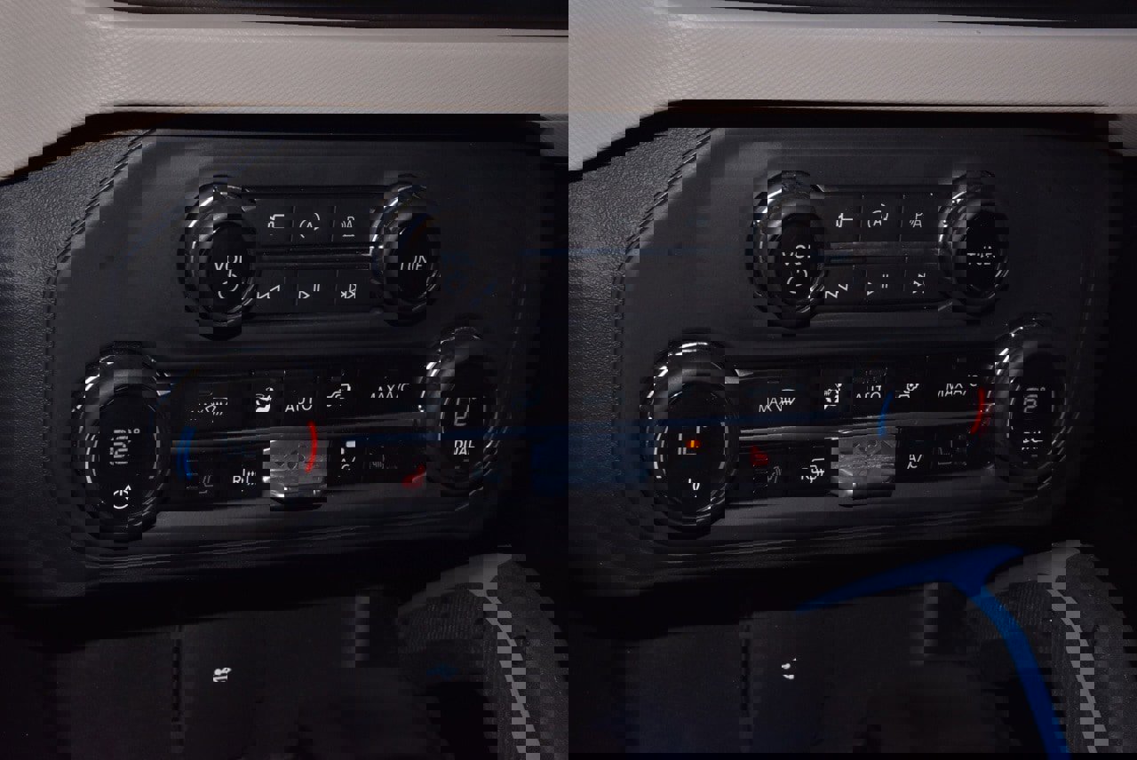 Used 2023 Ford Bronco Wildtrak image 31