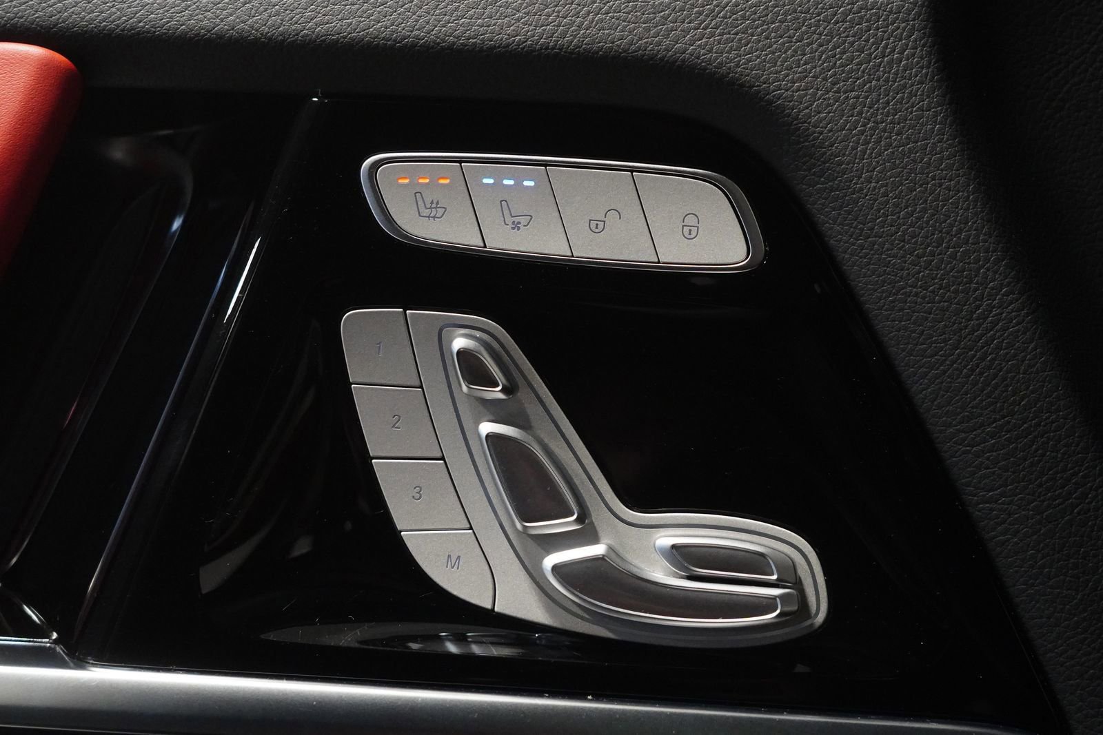 Certified 2025 Mercedes-Benz G 63 AMG 4MATIC image 30