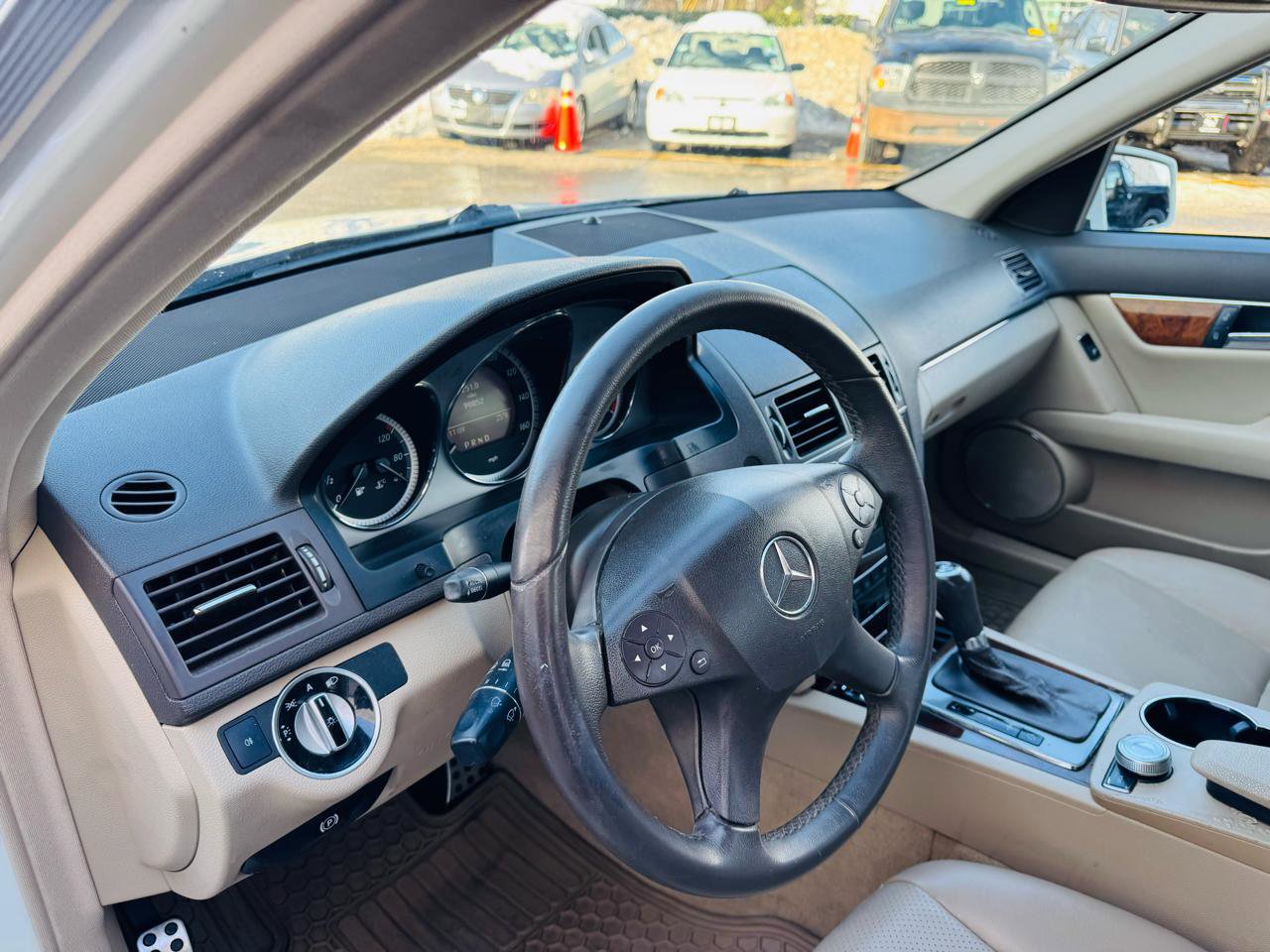 Used 2011 Mercedes-Benz C 300 Luxury image 12