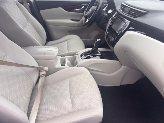 Used 2018 Nissan Rogue Sport SV w/ SV Technology Package FWD image 15