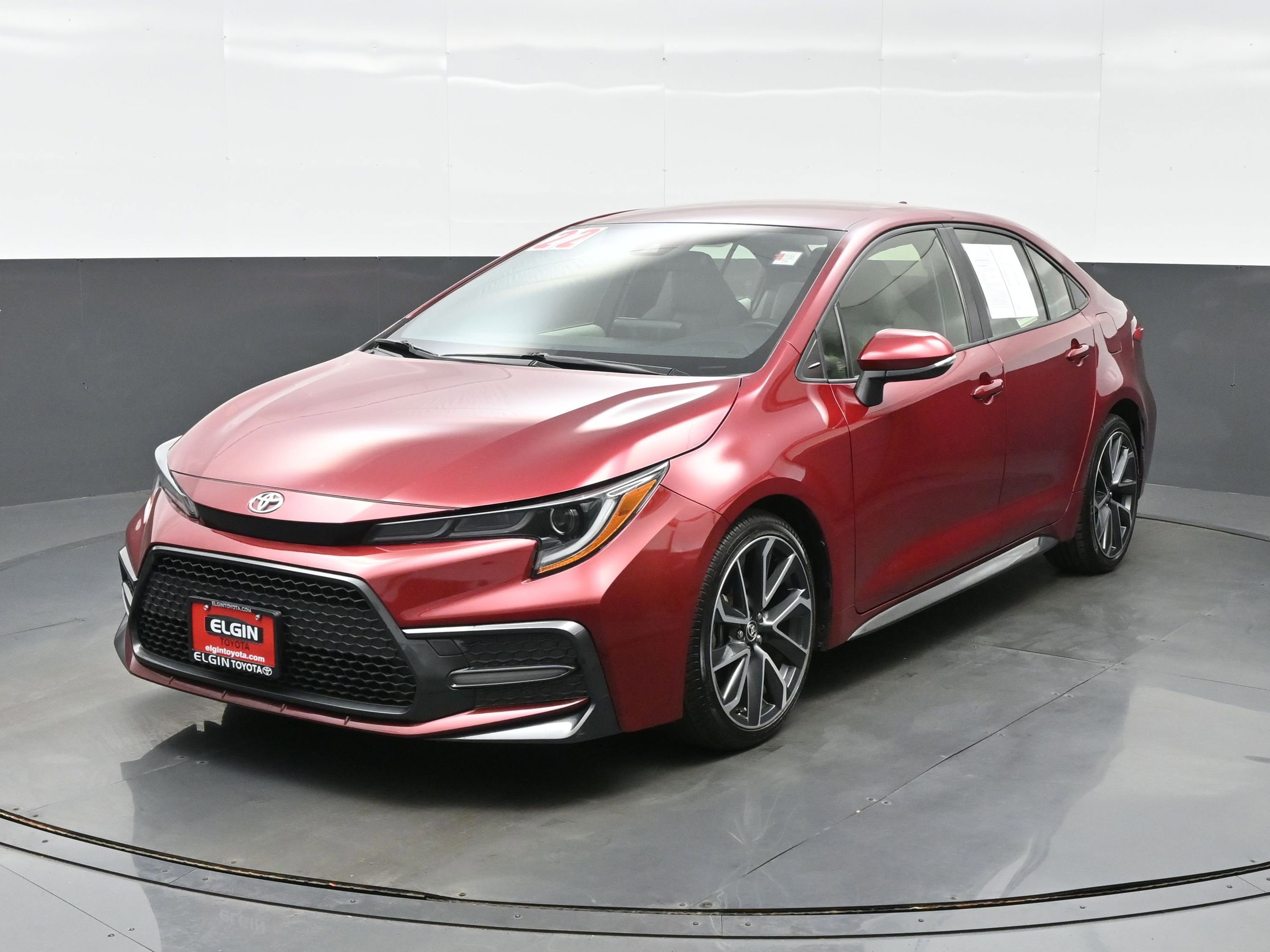 Used 2022 Toyota Corolla SE w/ Carpet Mat Package (TMS) FWD image 2