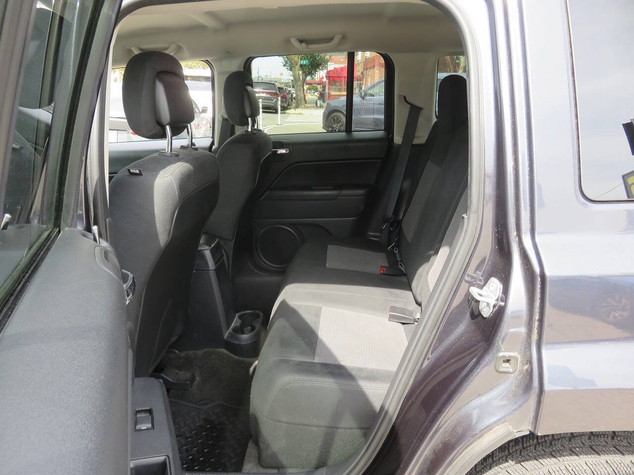 Used 2014 Jeep Patriot Latitude AWD/4WD image 17