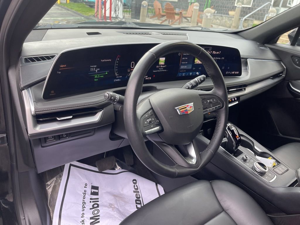 Used 2025 Cadillac XT4 Premium Luxury image 9