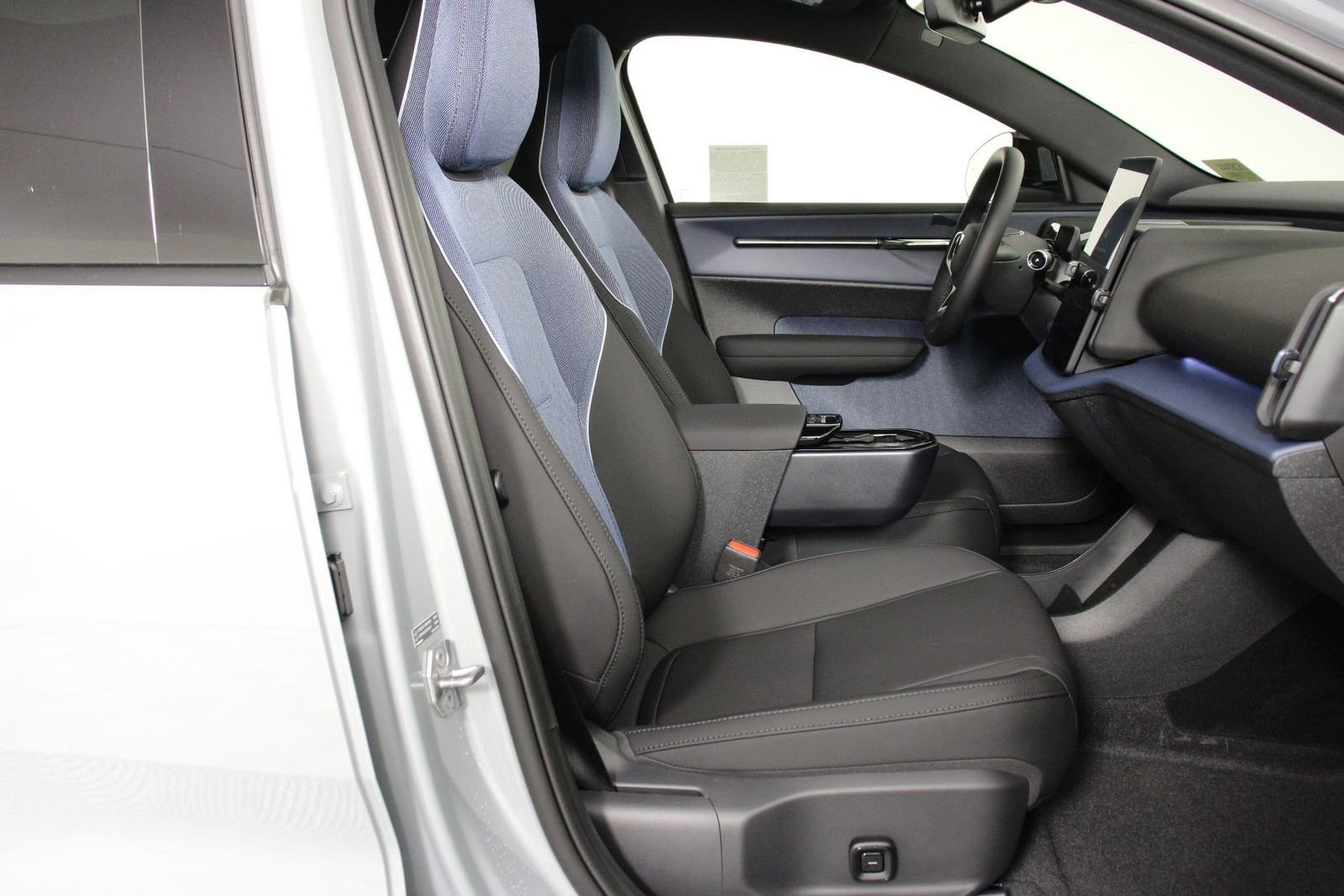 New 2026 Volvo EX30 Cross Country Ultra w/ Protection Package Premier image 10