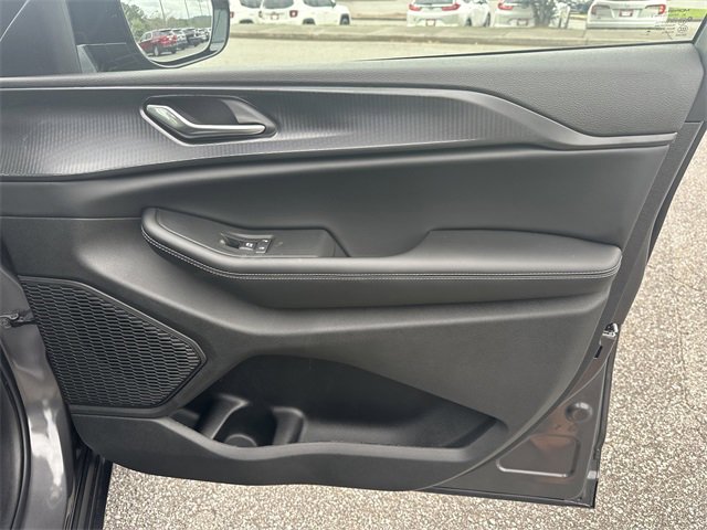 New 2025 Jeep Grand Cherokee Altitude image 13