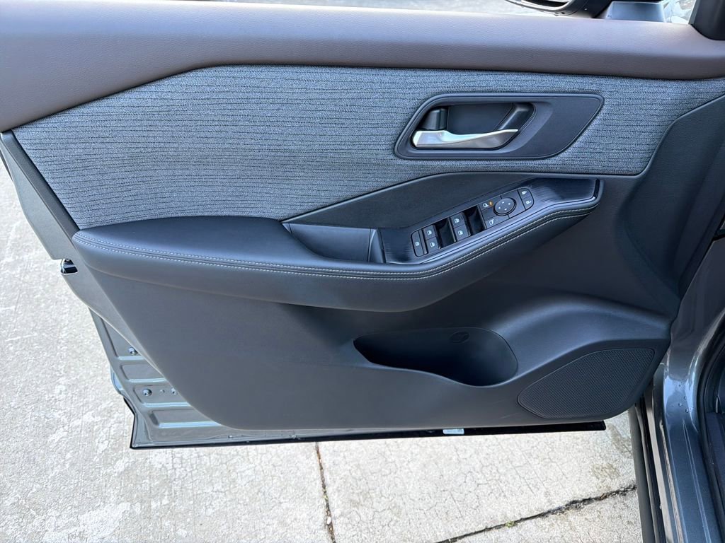 Certified 2023 Nissan Rogue SV image 17