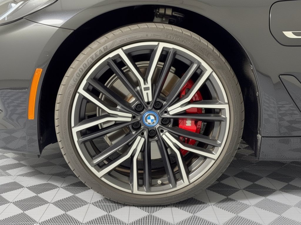 Certified 2023 BMW 530e w/ M Sport Package RWD image 13