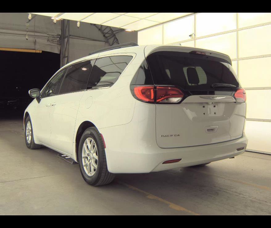 Used 2017 Chrysler Pacifica Touring image 8