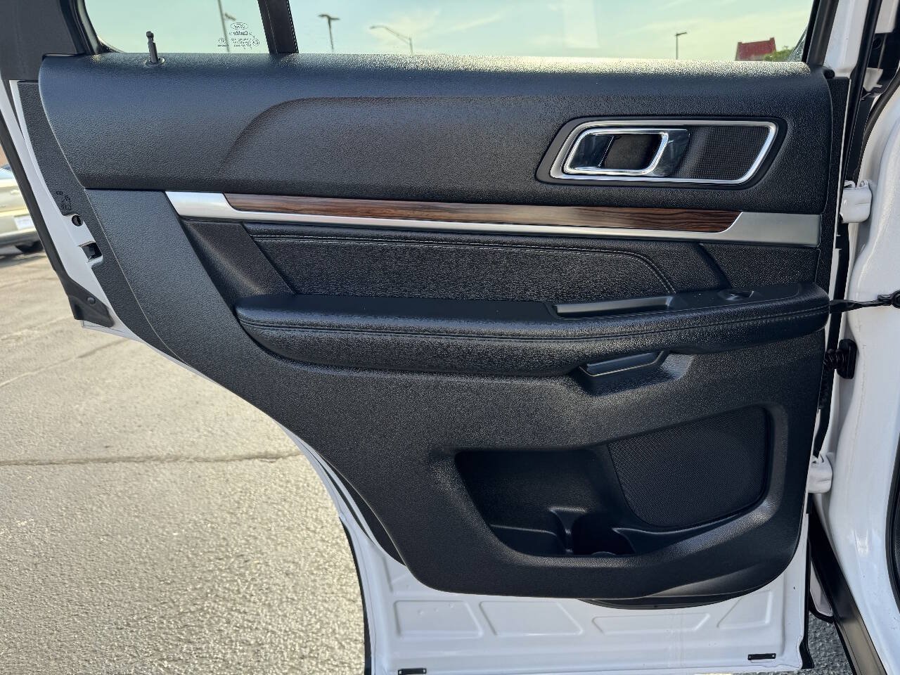 Used 2017 Ford Explorer Limited FWD image 17