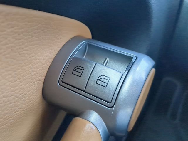 Used 2011 Mercedes-Benz SLK 350 image 19