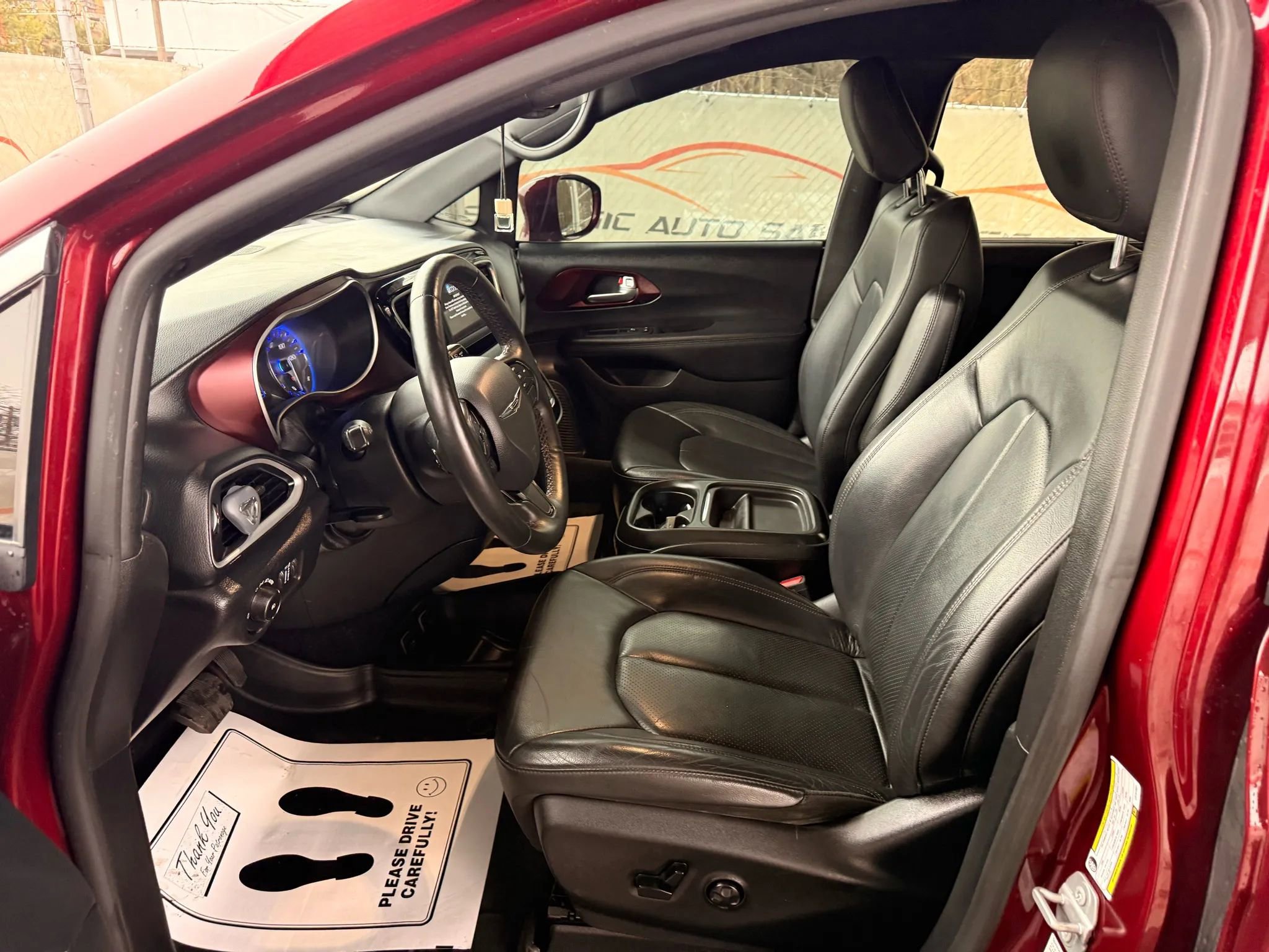 Used 2020 Chrysler Pacifica Touring-L image 15