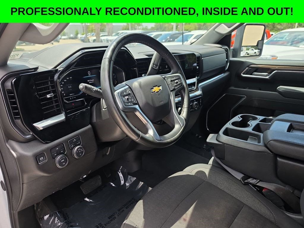Used 2025 Chevrolet Silverado 2500 LT w/ Convenience Package AWD/4WD image 9