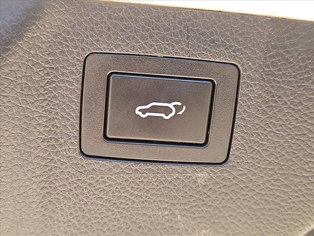 Used 2016 Hyundai Santa Fe Limited w/ Option Group 04 FWD image 7