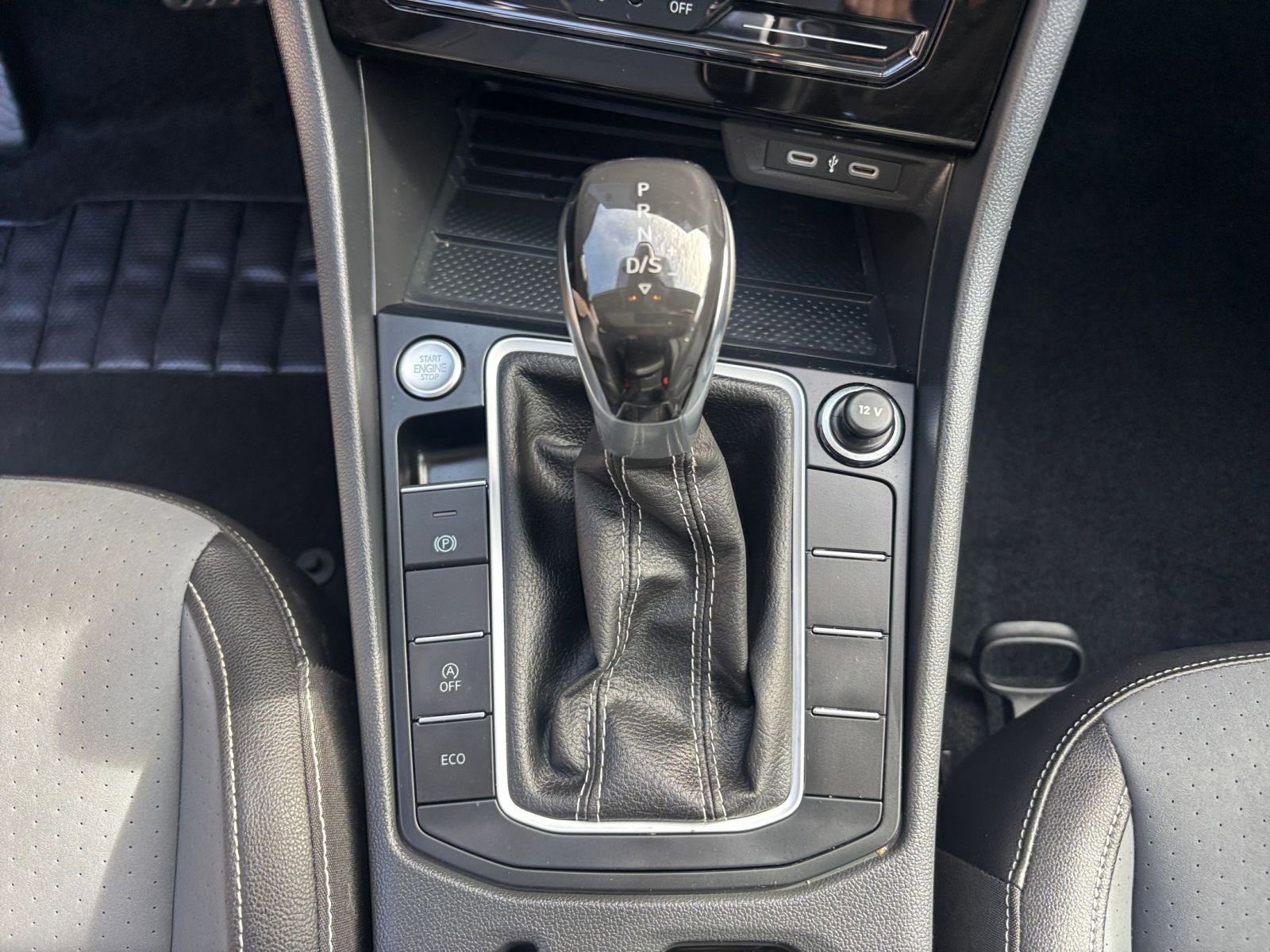 Used 2025 Volkswagen Jetta SE image 41