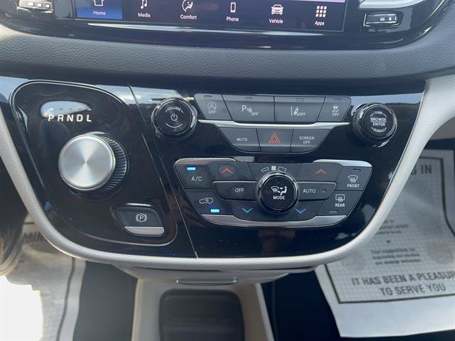 Used 2024 Chrysler Pacifica Touring-L FWD image 25