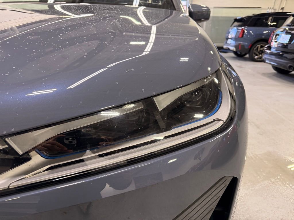 Used 2023 BMW iX xDrive50 w/ Premium Package image 9