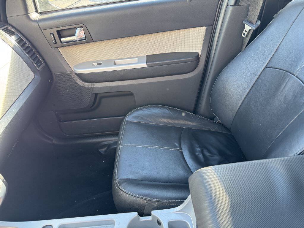 Used 2010 Mercury Mariner 4WD image 12