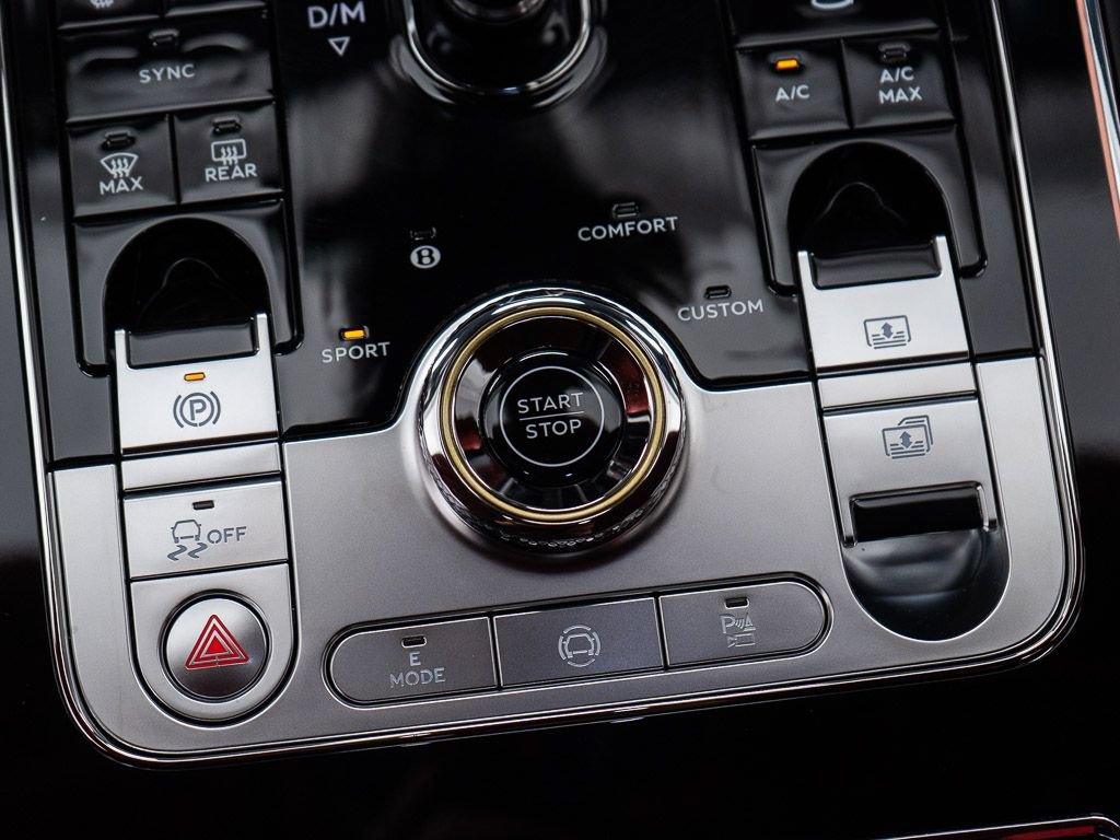 Used 2025 Bentley Flying Spur Plug-In Hybrid AWD/4WD image 34