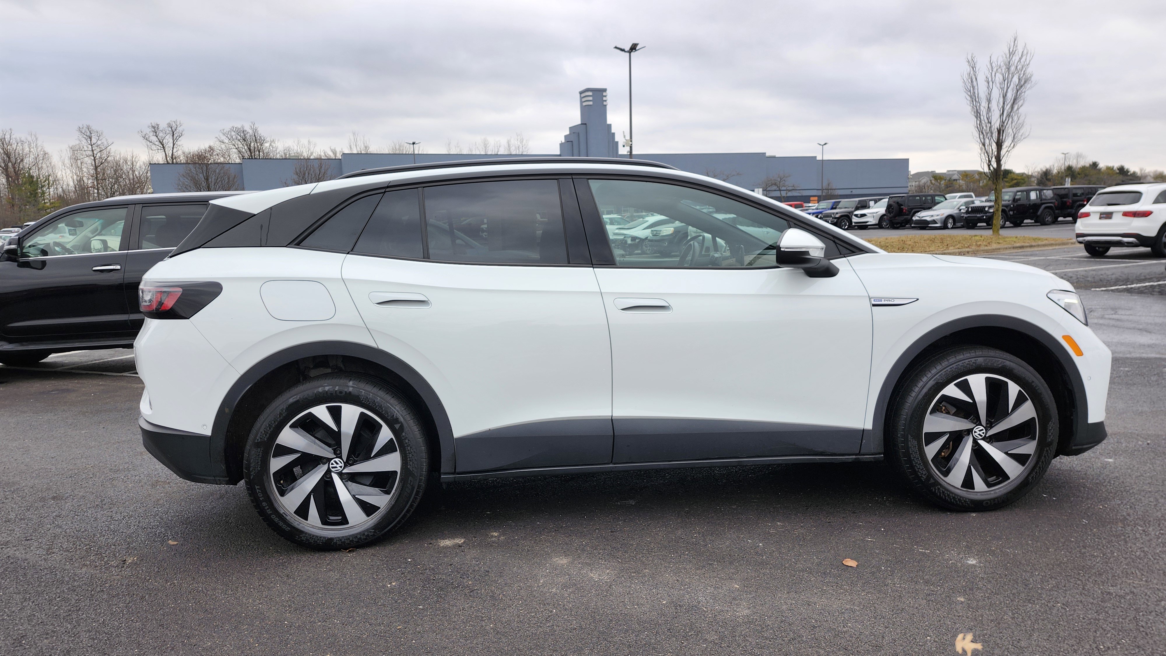 Used 2023 Volkswagen ID.4 Pro image 17